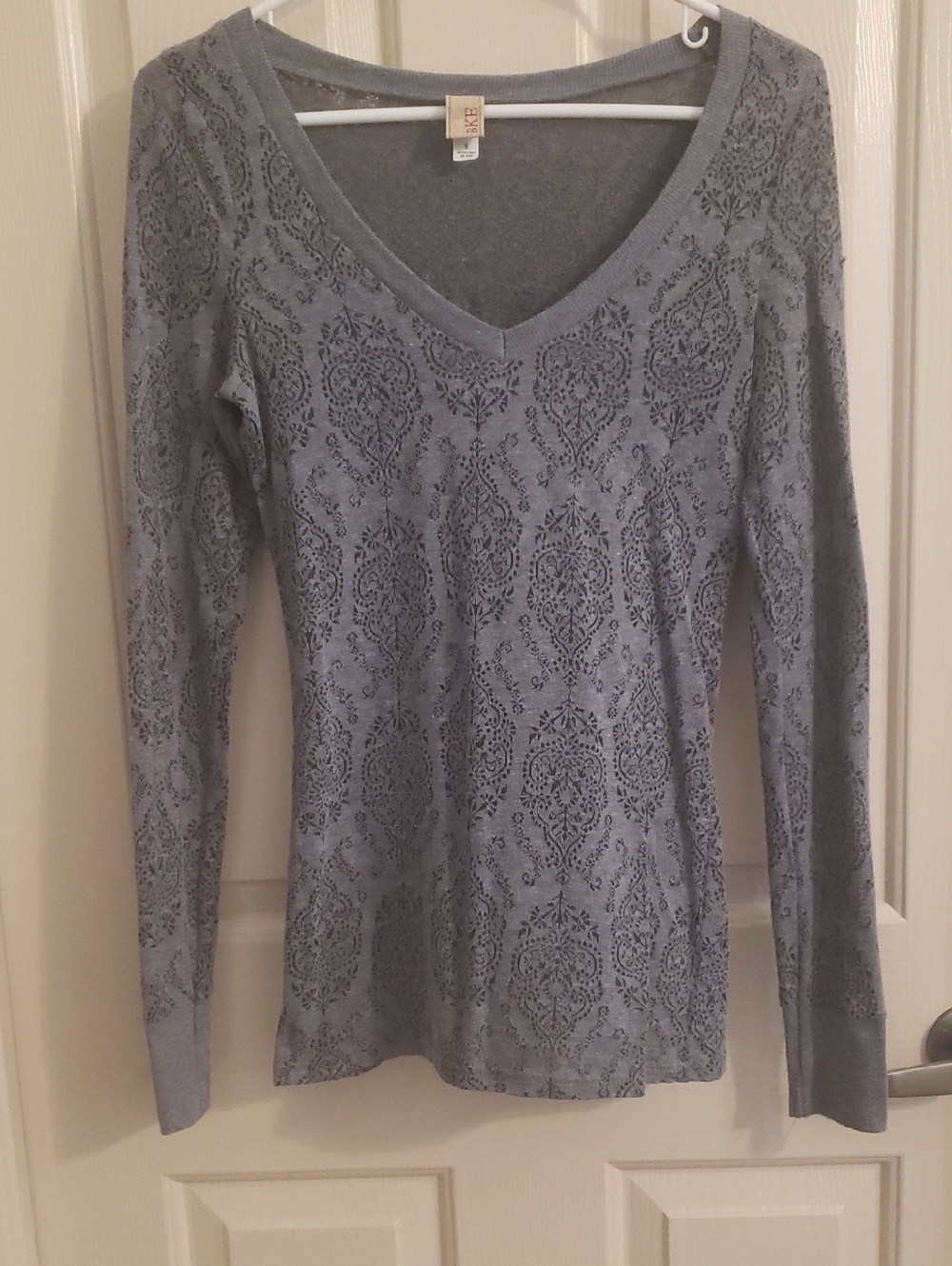 BKE Women's V-Neck Long Sleeve Lace-Pattern Top - Gray